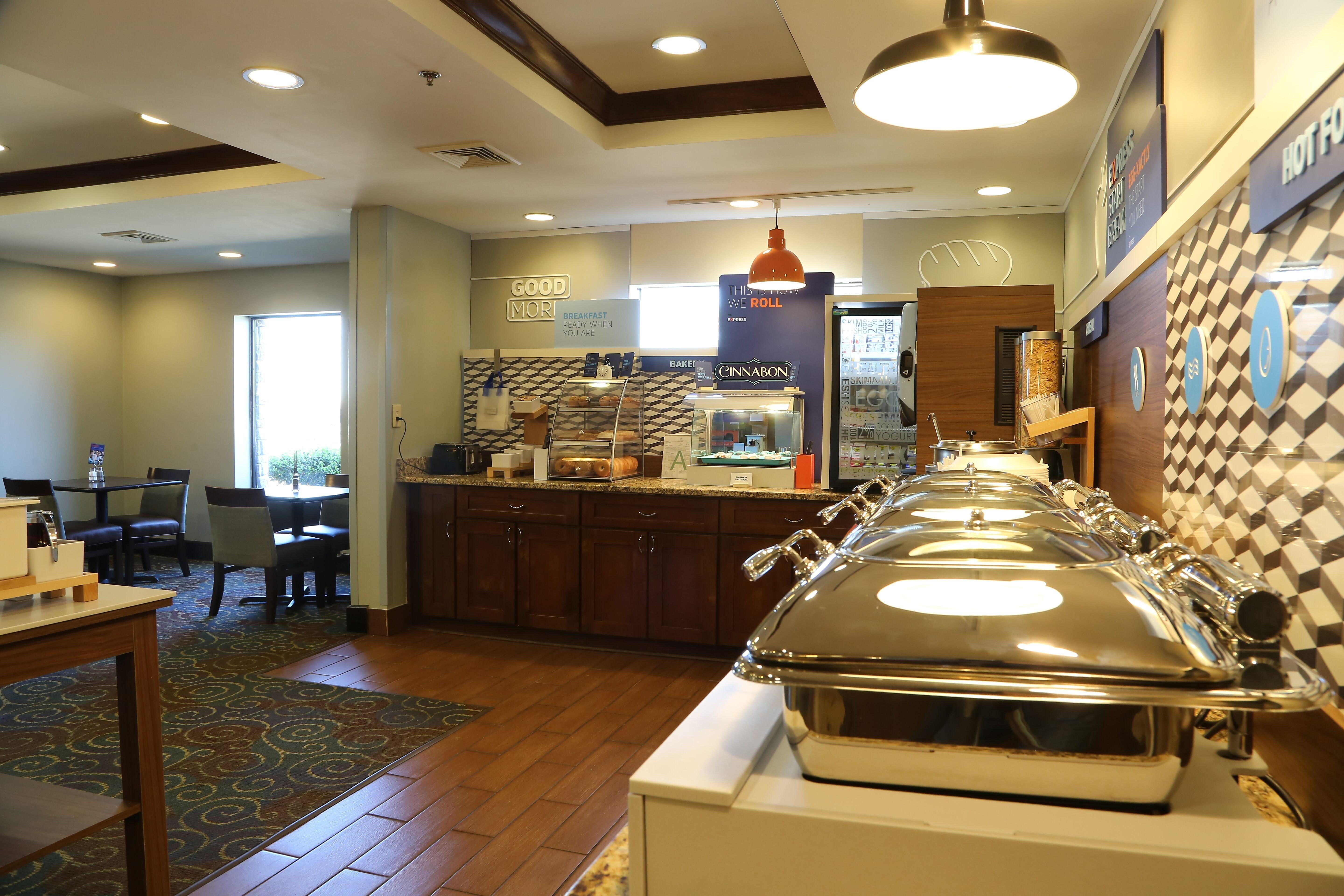 Holiday Inn Express Hotel & Suites Cleveland - Ms By Ihg Exterior foto