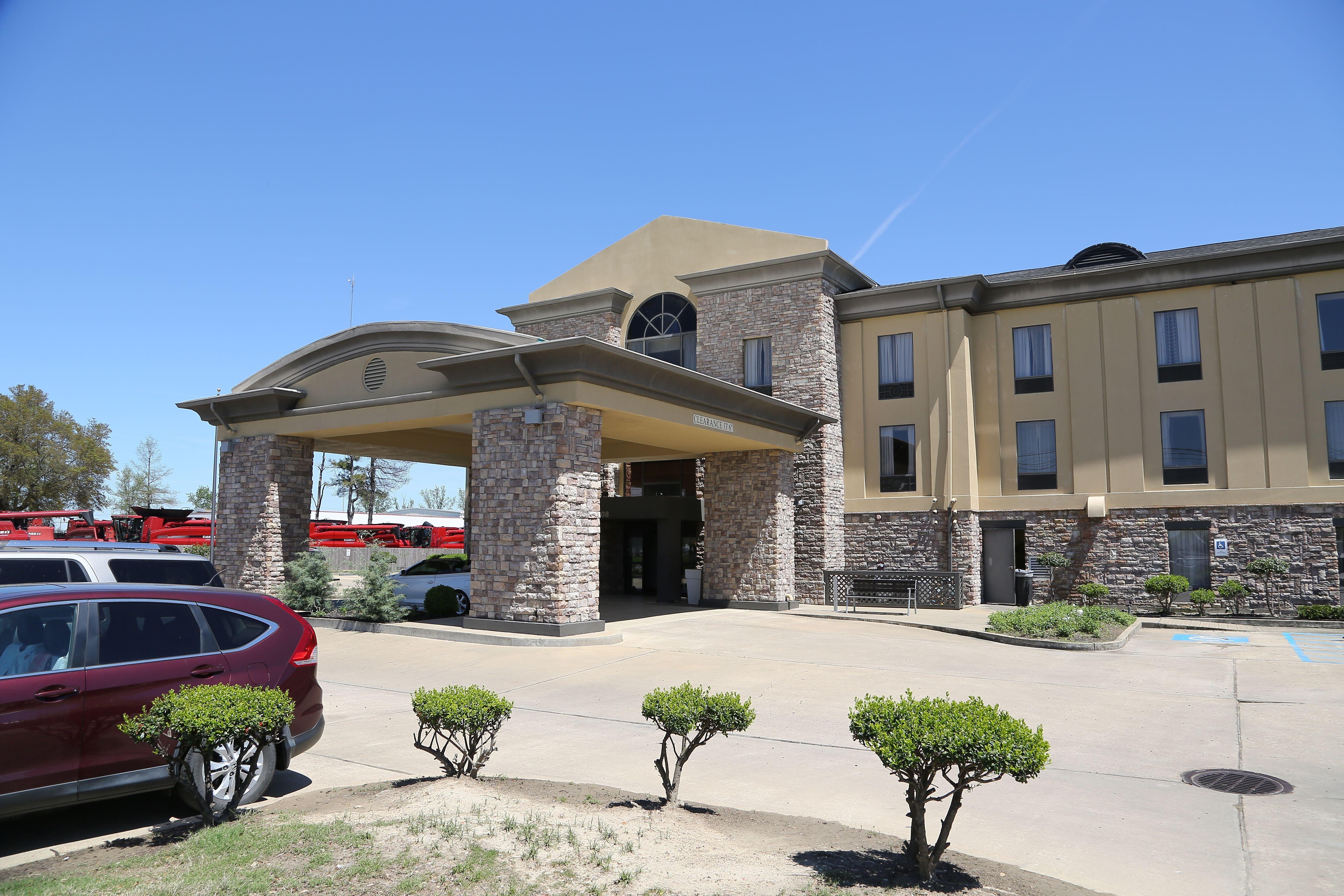 Holiday Inn Express Hotel & Suites Cleveland - Ms By Ihg Exterior foto